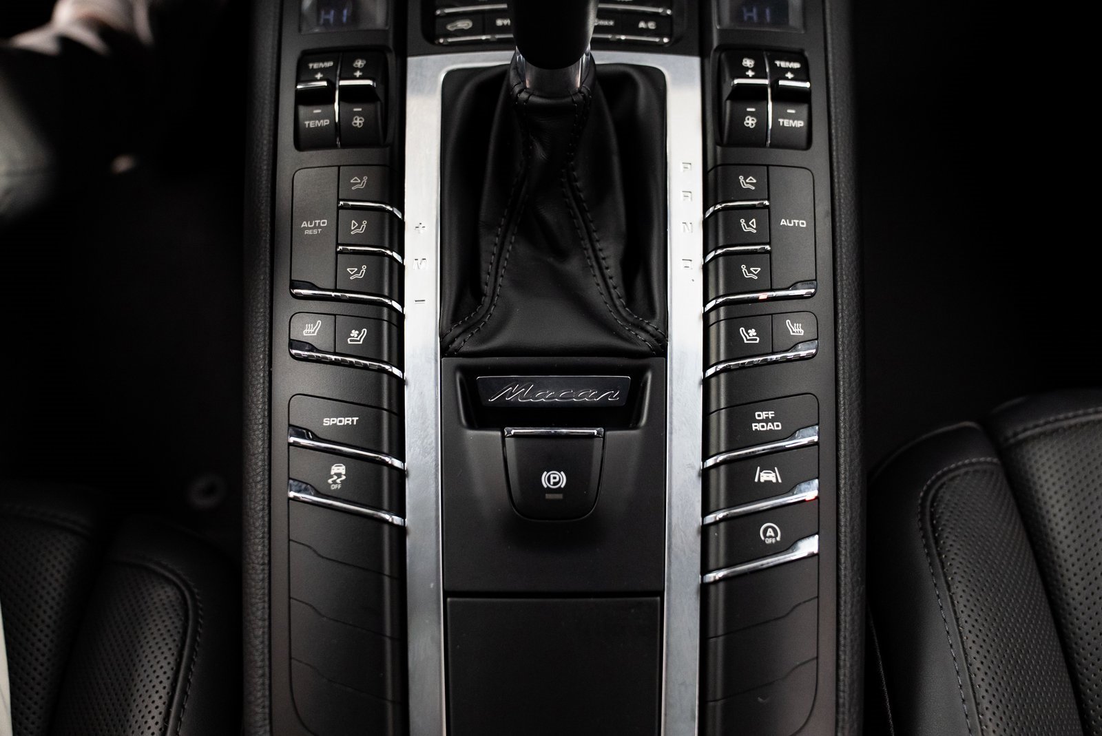 Used 2018 Porsche Macan w/ Premium Package Plus image 18