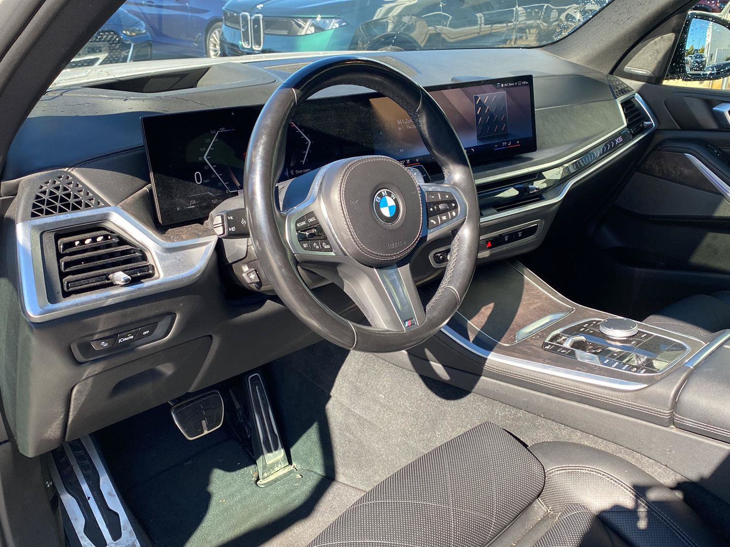 Used 2024 BMW X5 xDrive40i w/ M Sport Package AWD/4WD image 9