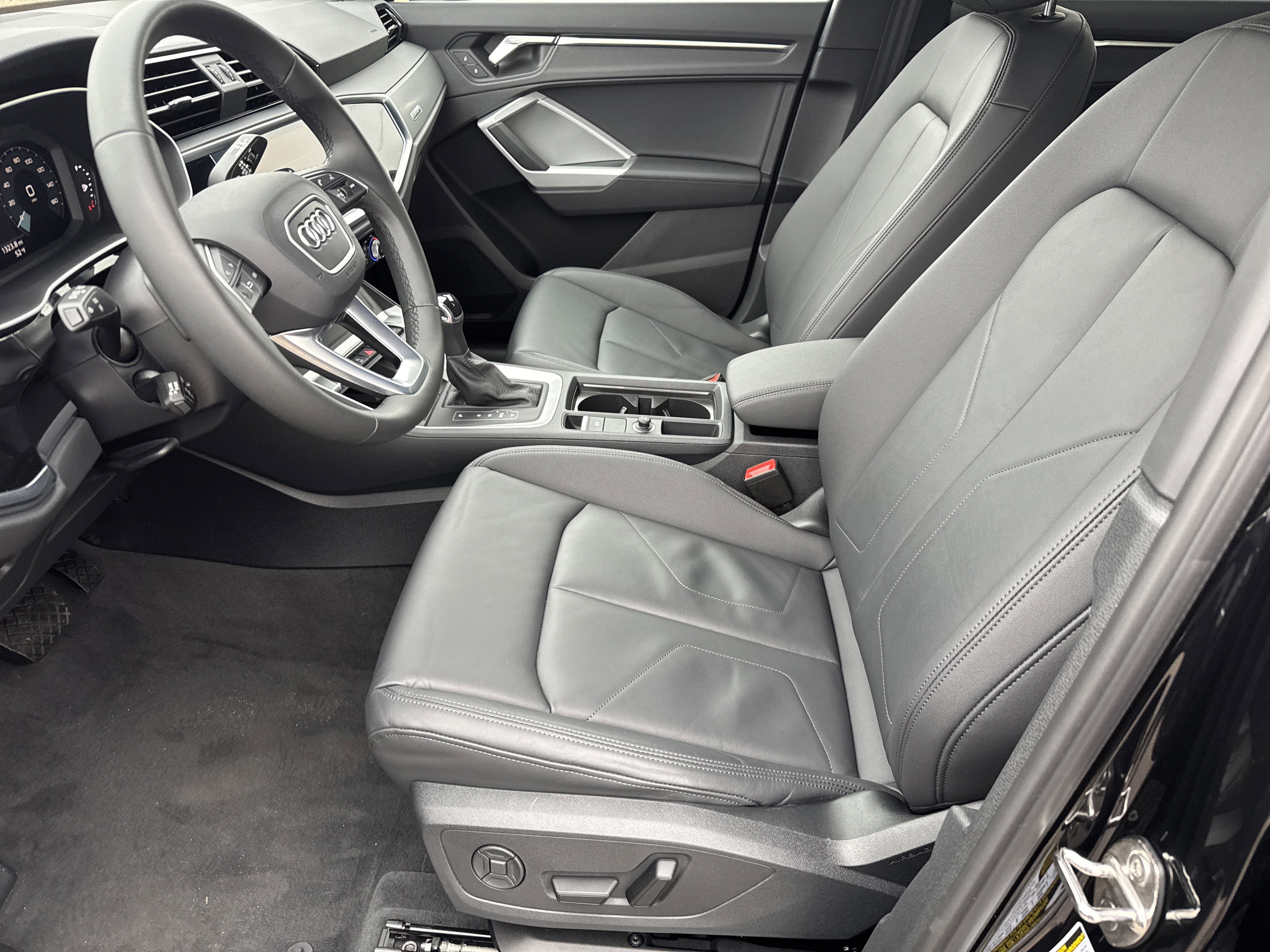 Certified 2025 Audi Q3 2.0T Premium w/ Convenience Package image 5