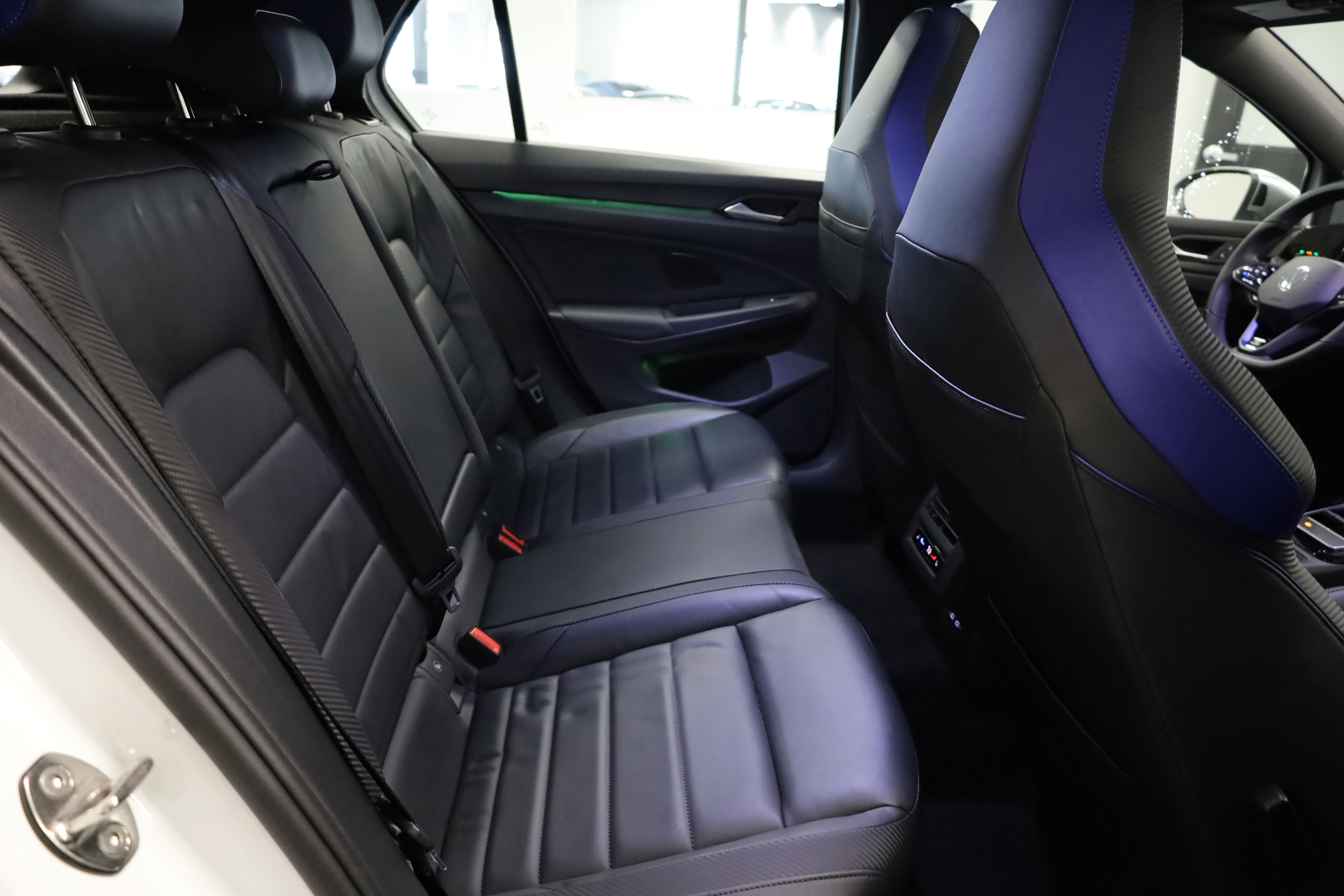 Used 2024 Volkswagen Golf R image 39