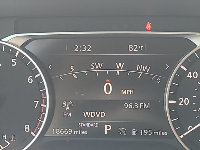 Used 2024 Nissan Pathfinder SL FWD image 16
