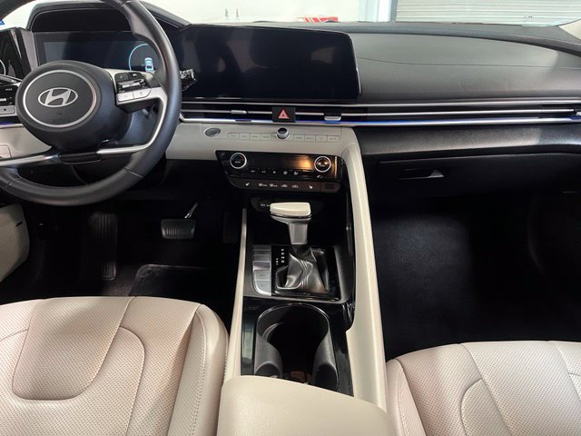 Used 2025 Hyundai Elantra Limited FWD image 21