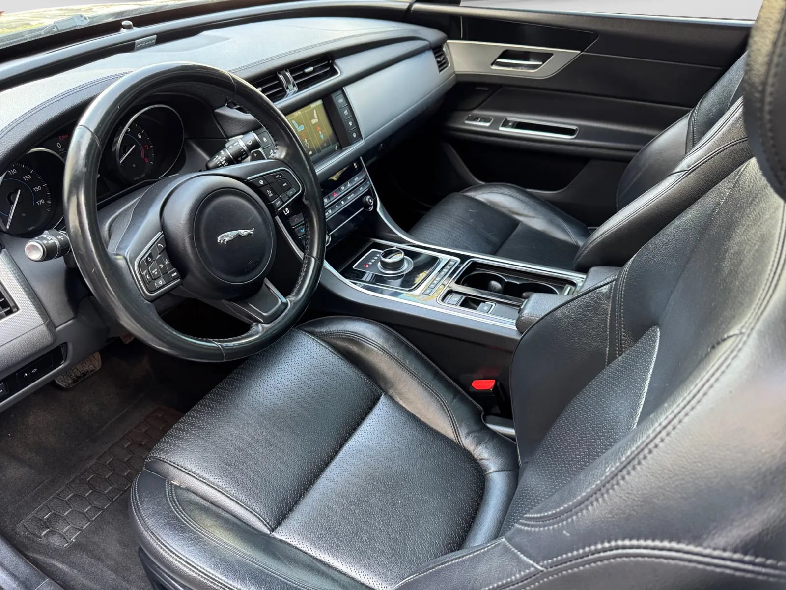Used 2017 Jaguar XF Prestige AWD/4WD image 12