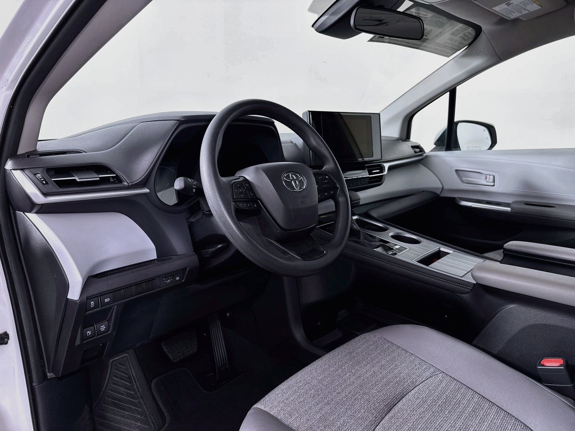Certified 2025 Toyota Sienna LE FWD image 9