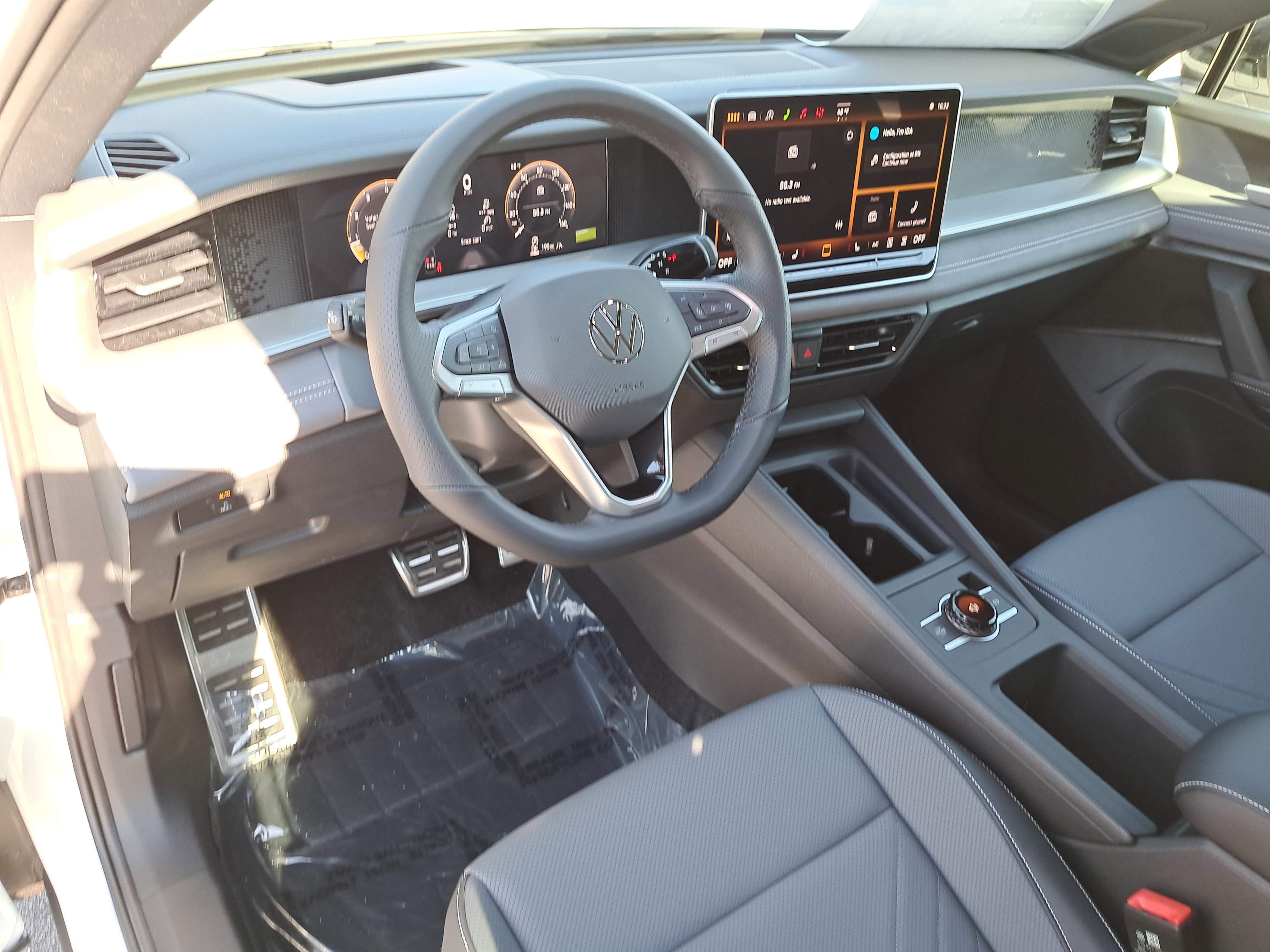 New 2026 Volkswagen Tiguan SE R-Line AWD/4WD image 16