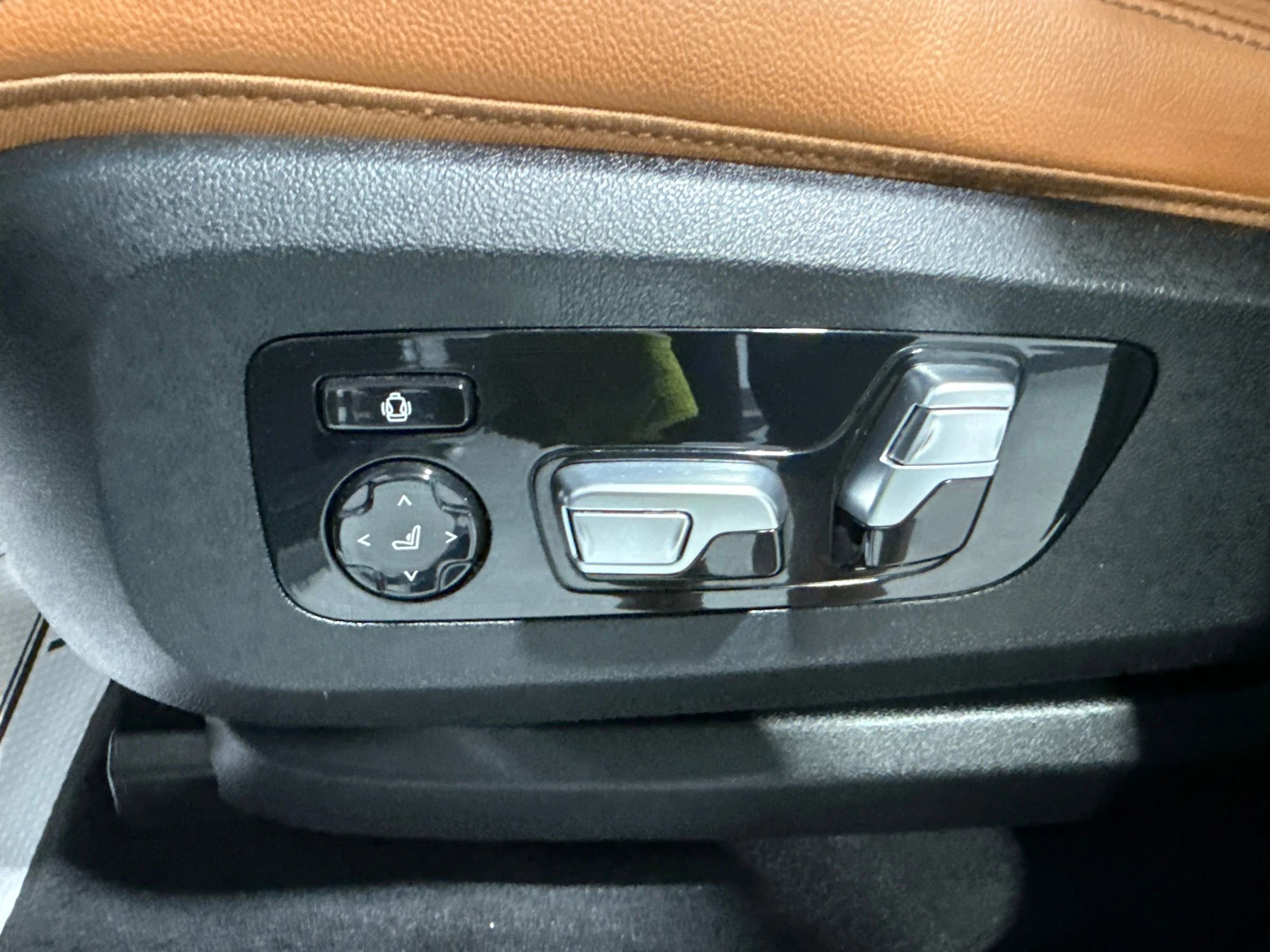 Used 2020 BMW X5 xDrive40i w/ M Sport Package AWD/4WD image 22