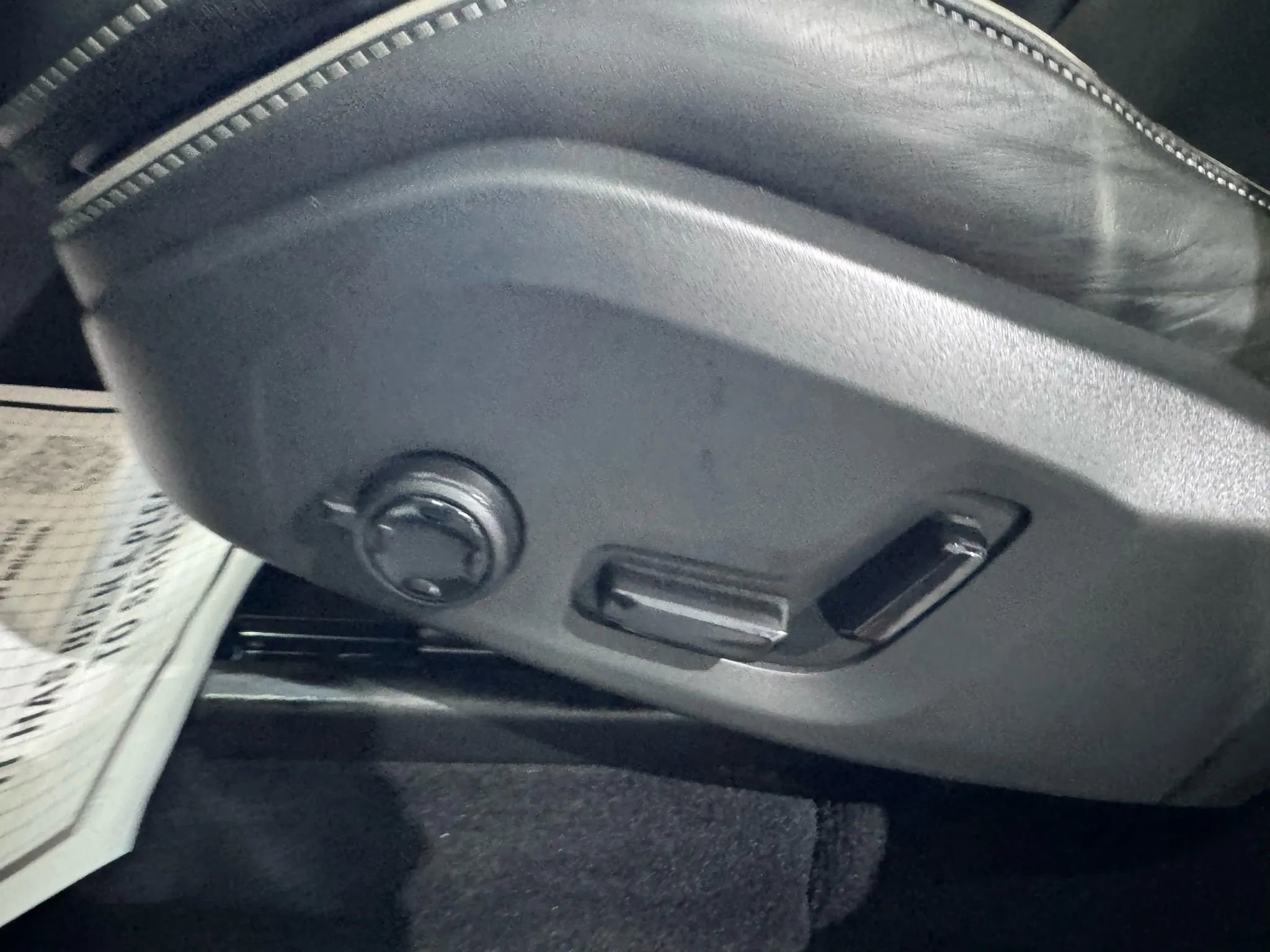 Used 2019 Volvo XC60 T5 R-Design w/ Protection Package Premier image 12