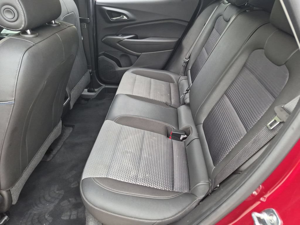 Used 2025 Chevrolet Trax LT w/ LT Convenience Package FWD image 27