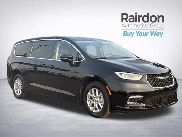 Used 2024 Chrysler Pacifica Touring-L
