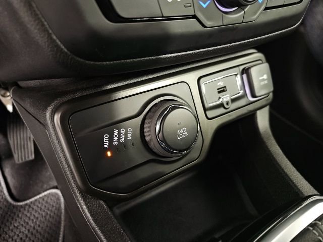 Used 2021 Jeep Renegade Latitude image 23