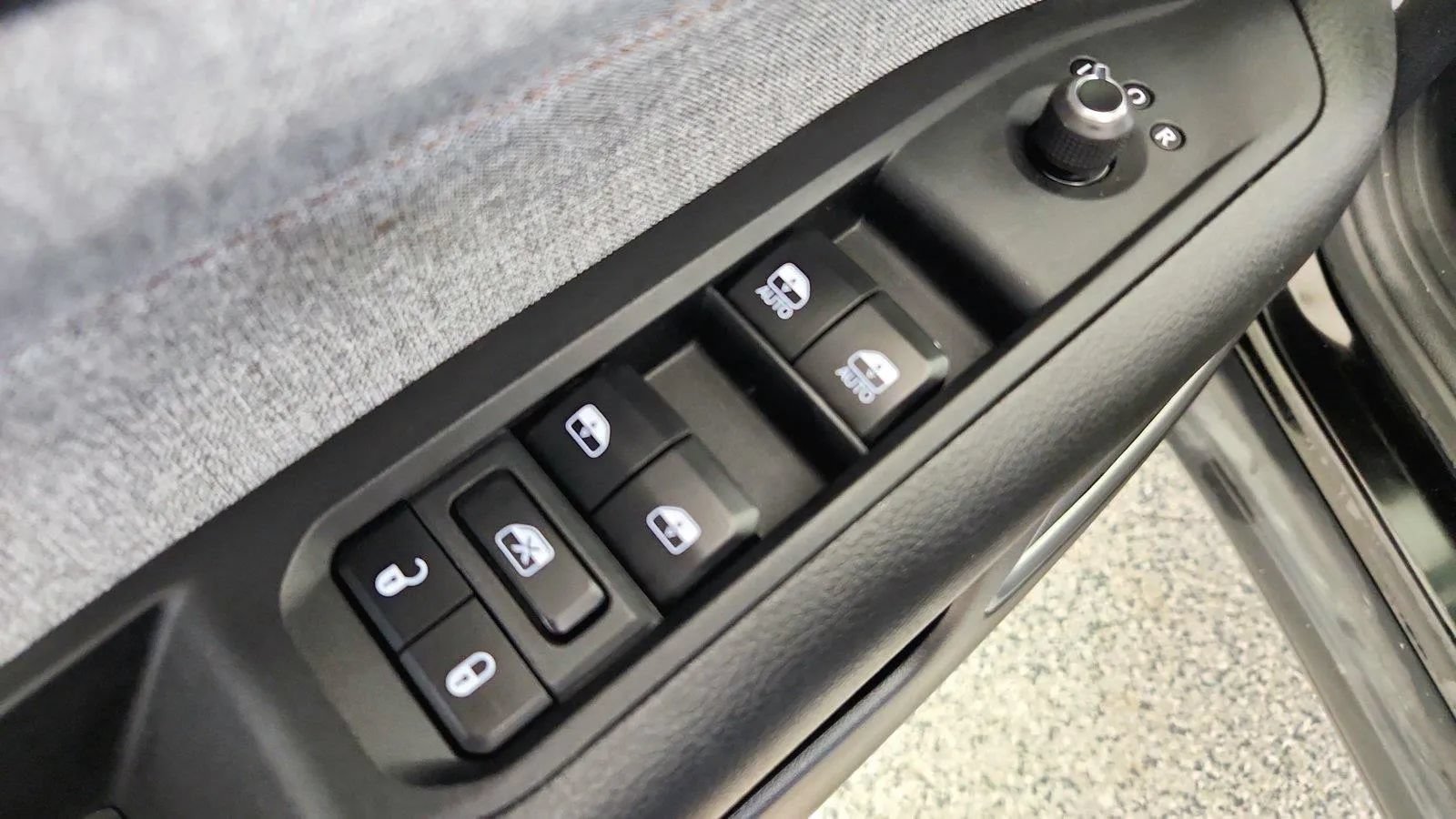 Used 2023 Jeep Compass Latitude AWD/4WD image 23
