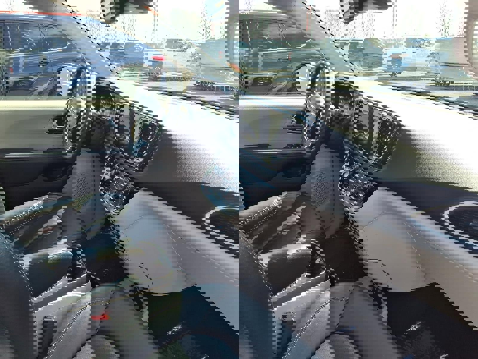 Used 2023 Chrysler Pacifica Touring-L image 21