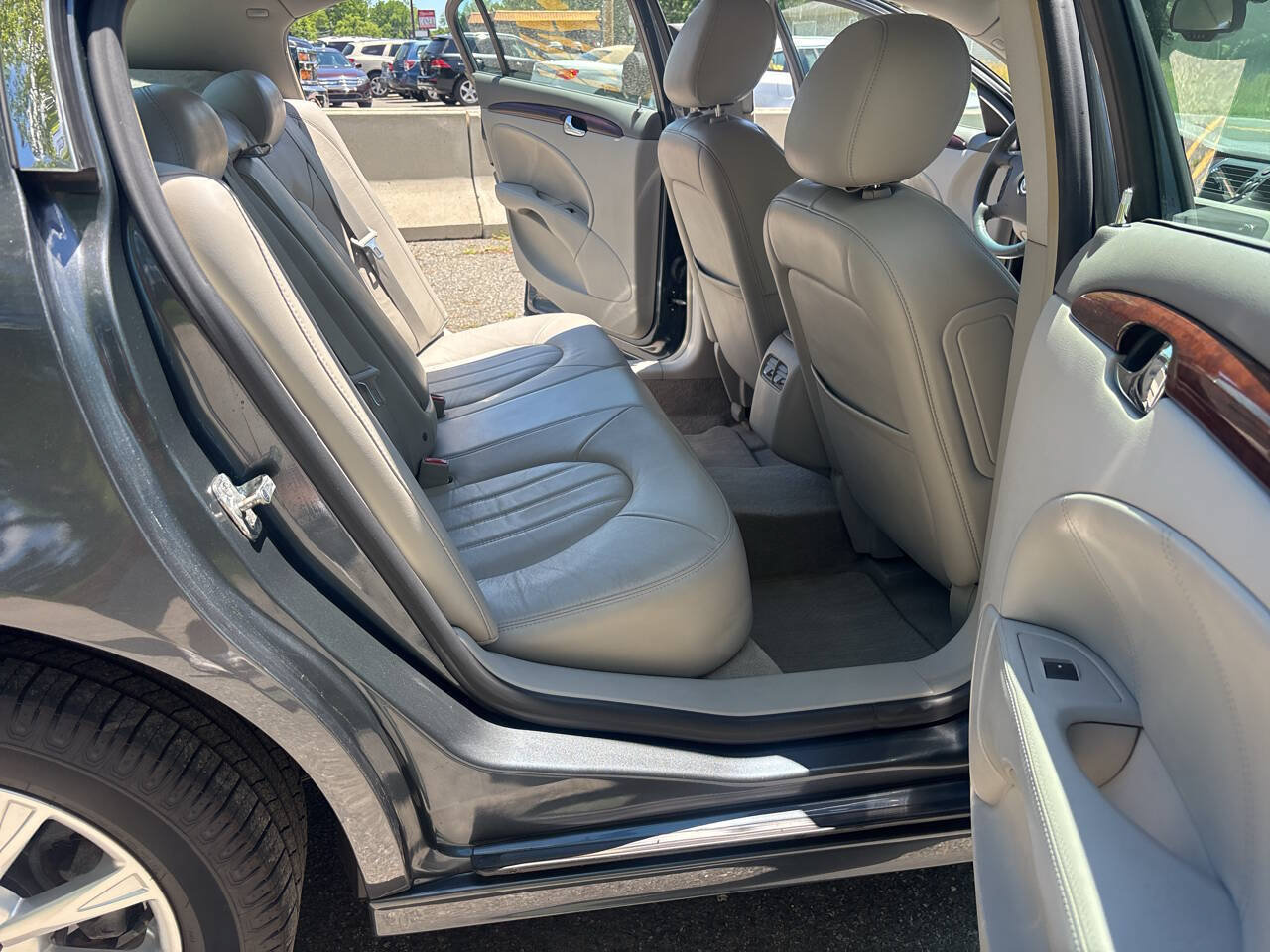 Used 2011 Buick Lucerne CXL w/ Driver Confidence Package FWD image 25