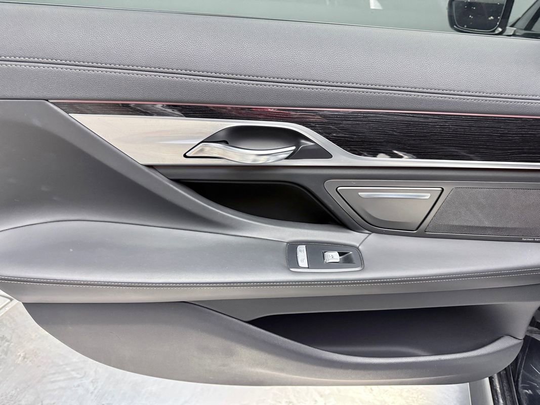 Used 2019 BMW 750i xDrive w/ M Sport Package image 17