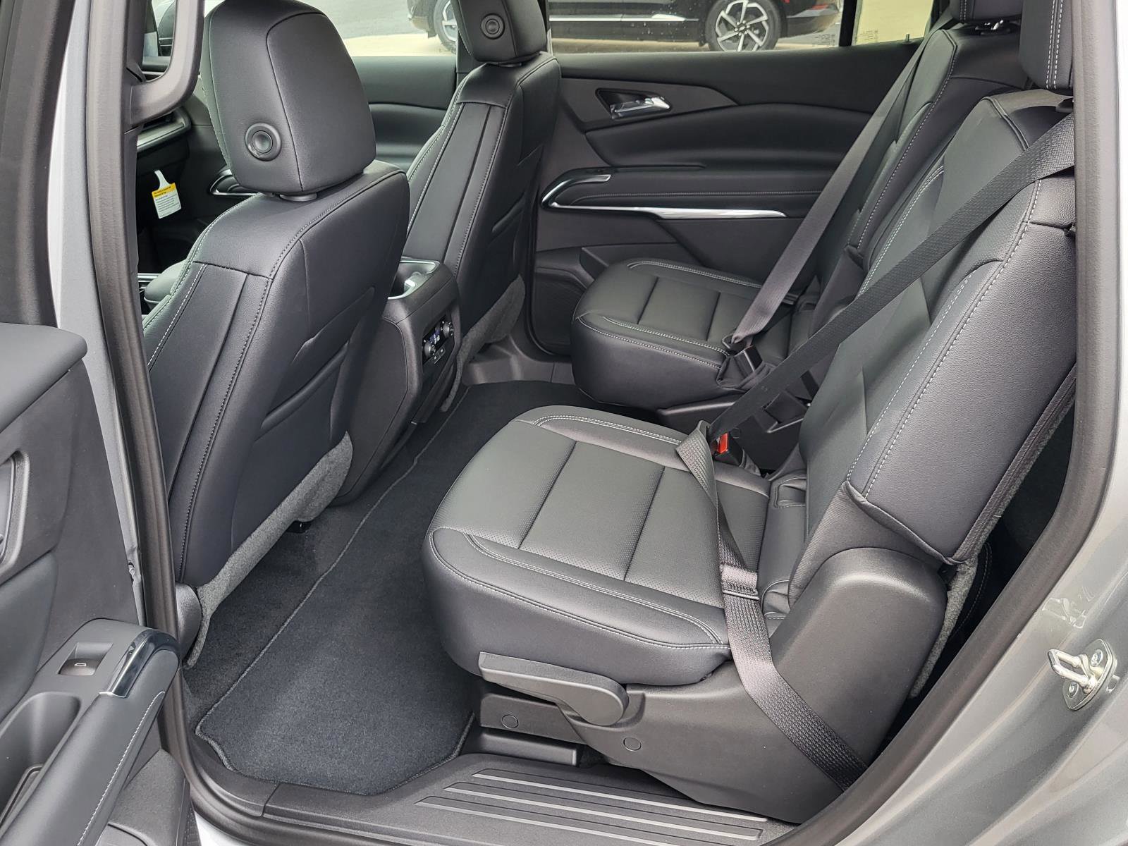 New 2026 Chevrolet Traverse LT image 13