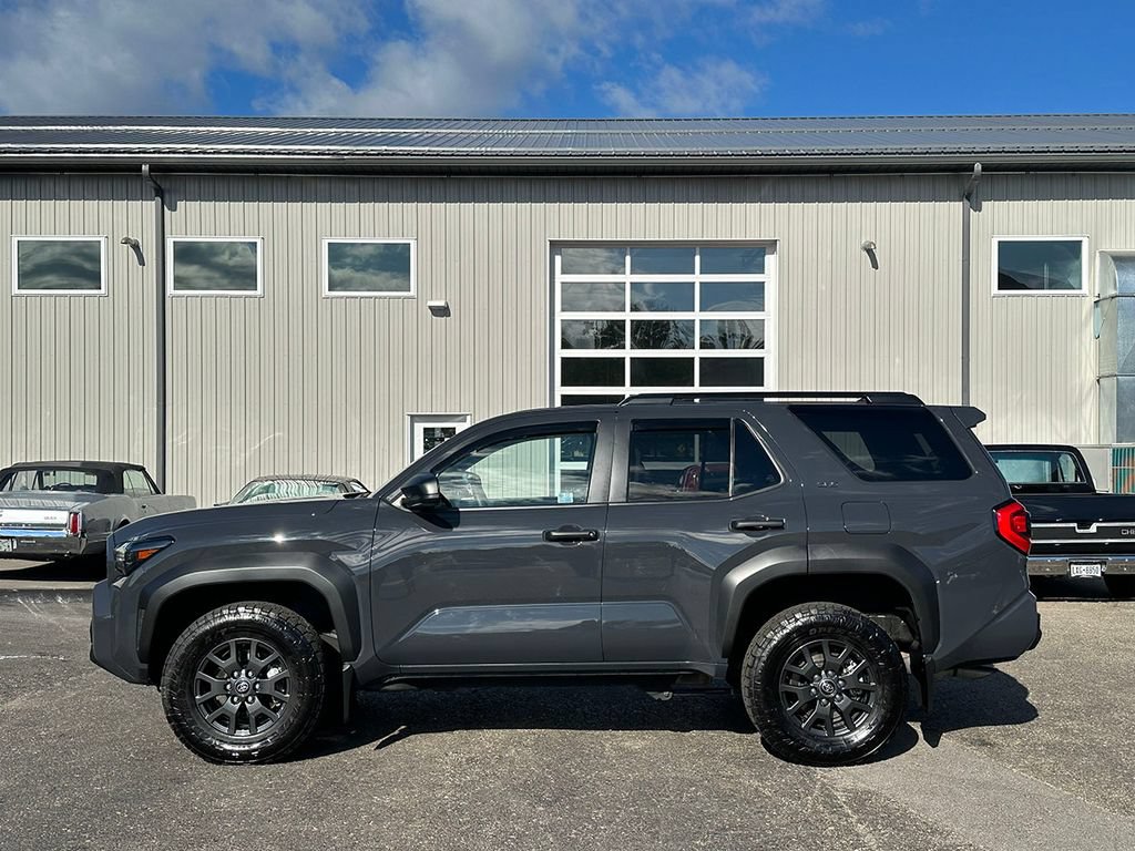 Used 2025 Toyota 4Runner SR5 AWD/4WD image 10