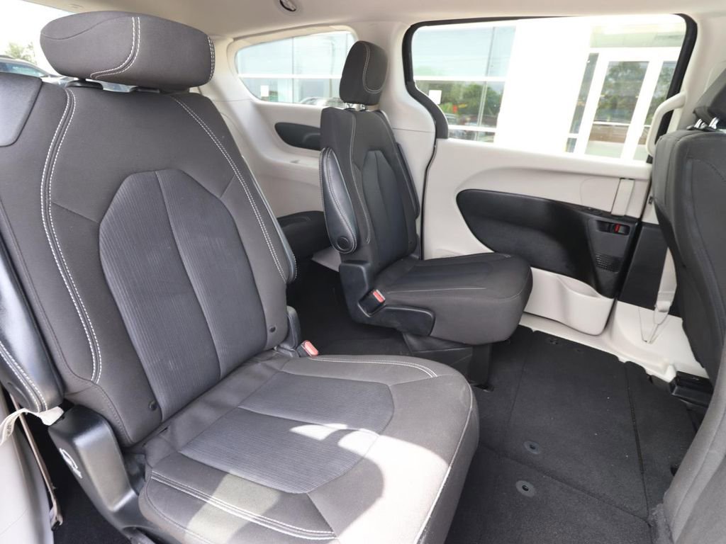 Used 2023 Chrysler Voyager LX image 22