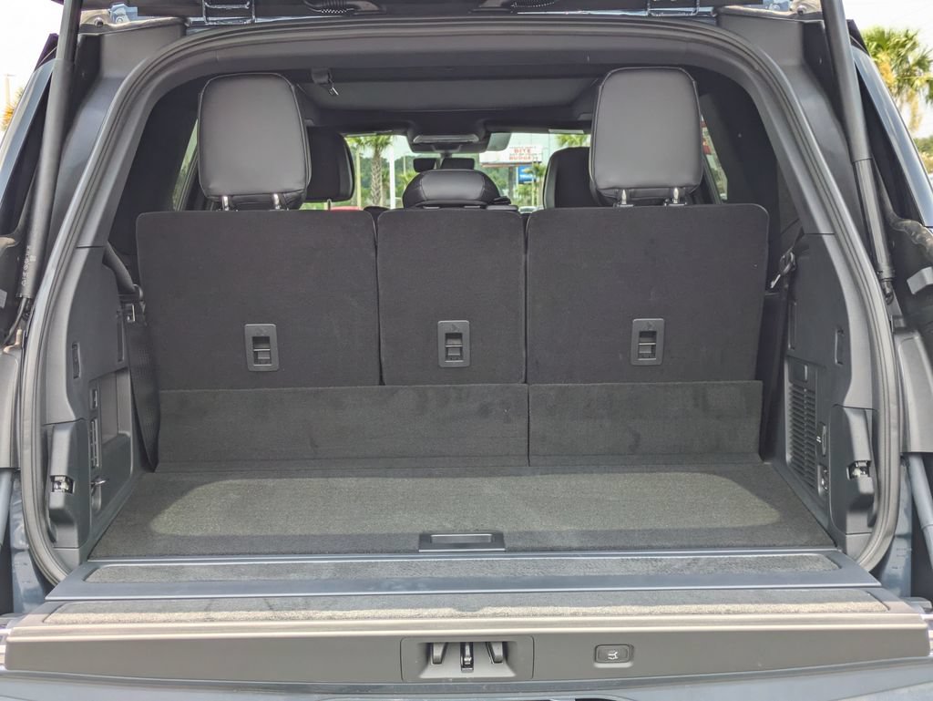 New 2027 Lincoln Navigator Reserve w/ Jet Appearance Package RWD image 12