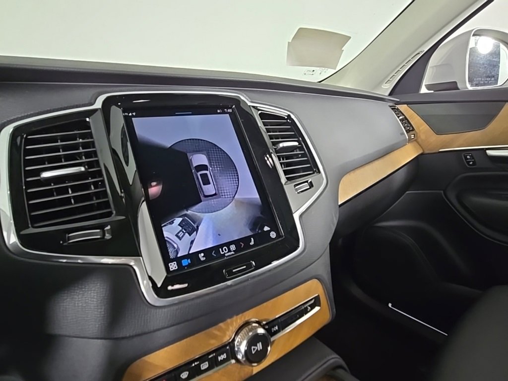 Certified 2025 Volvo XC90 T8 Plus image 26