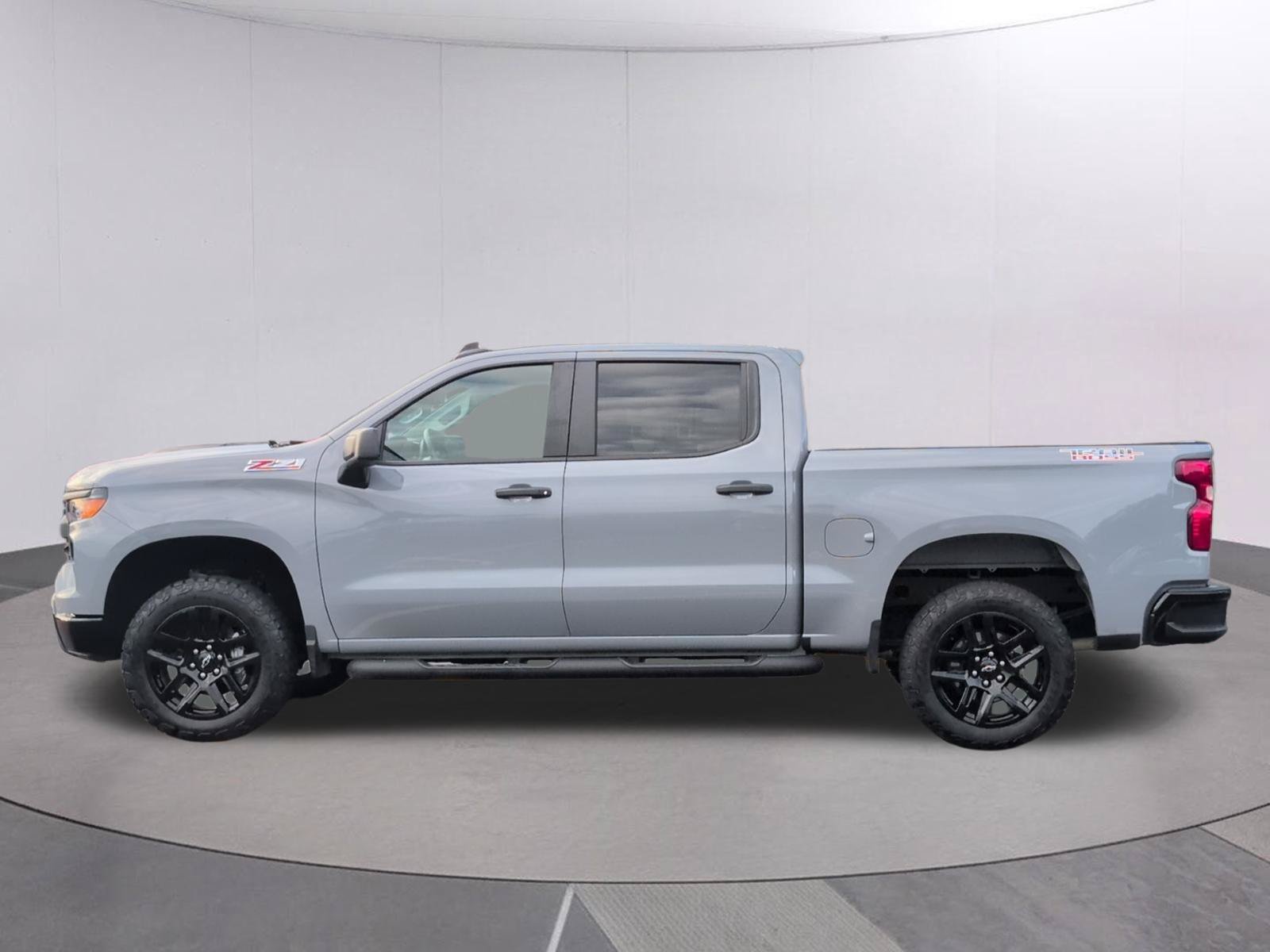 Used 2025 Chevrolet Silverado 1500 Custom Trail Boss AWD/4WD image 2