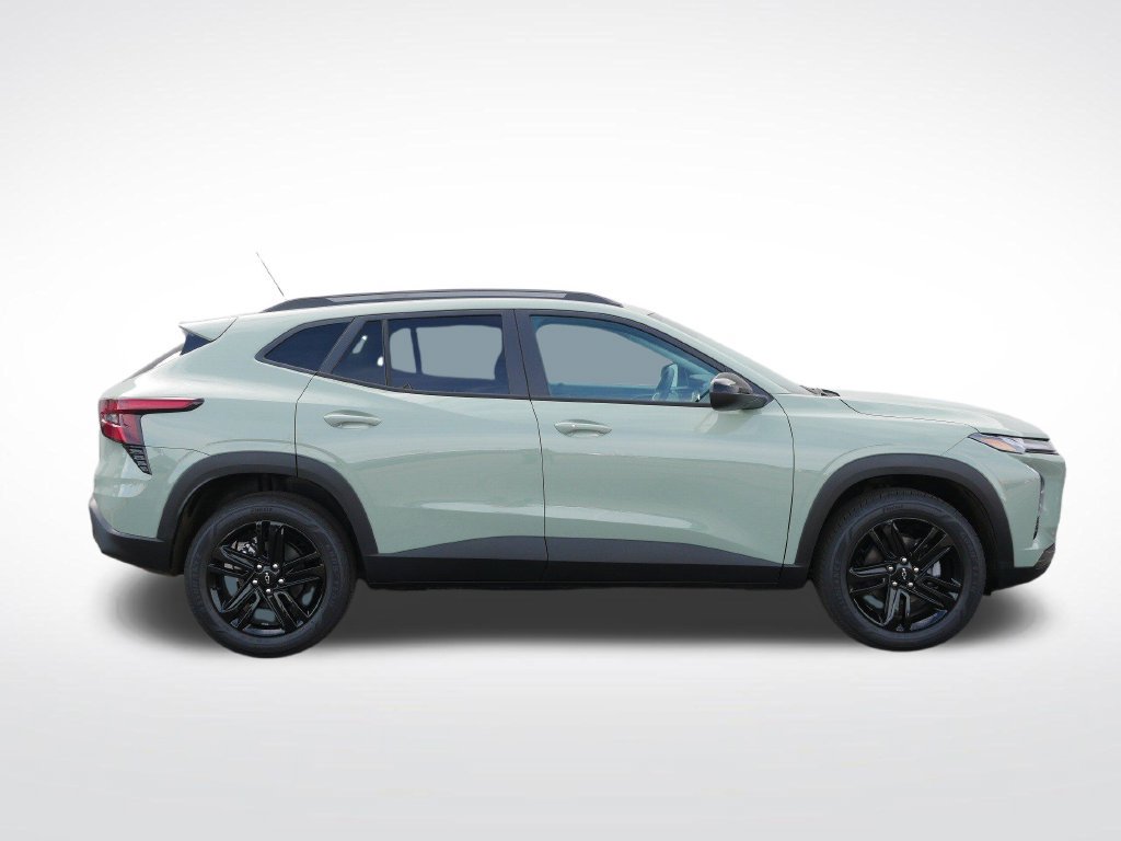 New 2026 Chevrolet Trax ACTIV FWD image 2