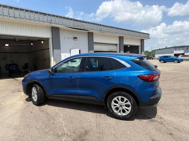 Used 2023 Ford Escape Active w/ Tech Pack #1 AWD/4WD image 2