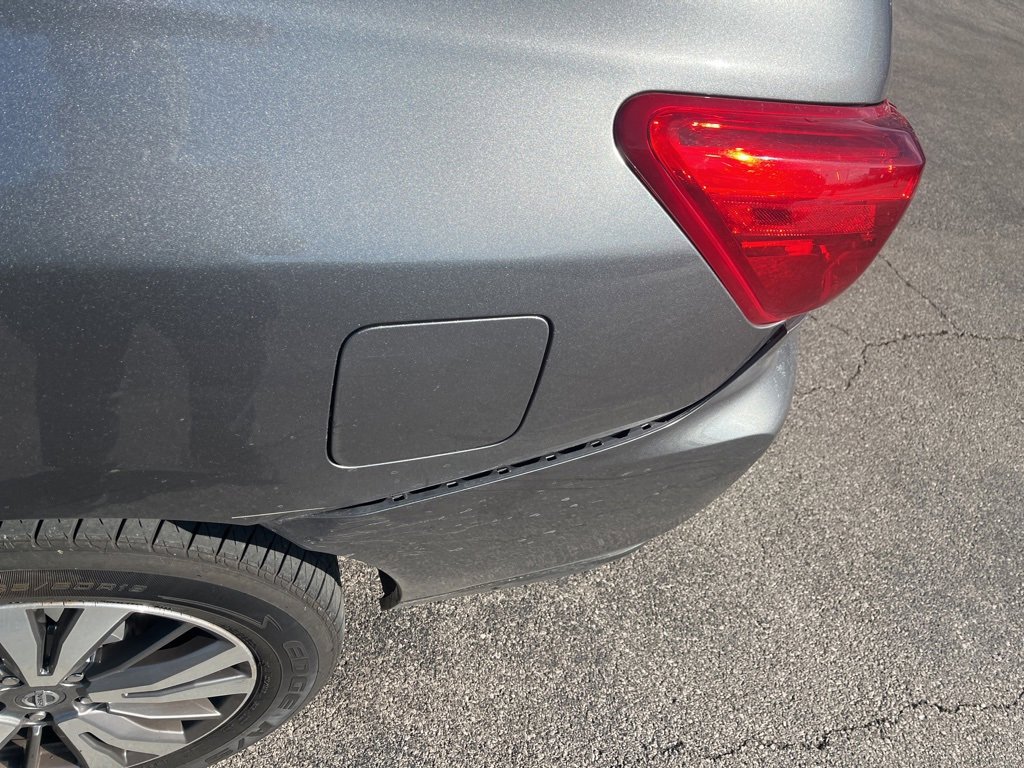 Used 2020 Nissan Pathfinder SV image 15