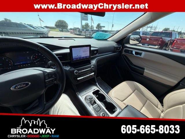Used 2020 Ford Explorer XLT w/ Equipment Group 202A AWD/4WD image 19