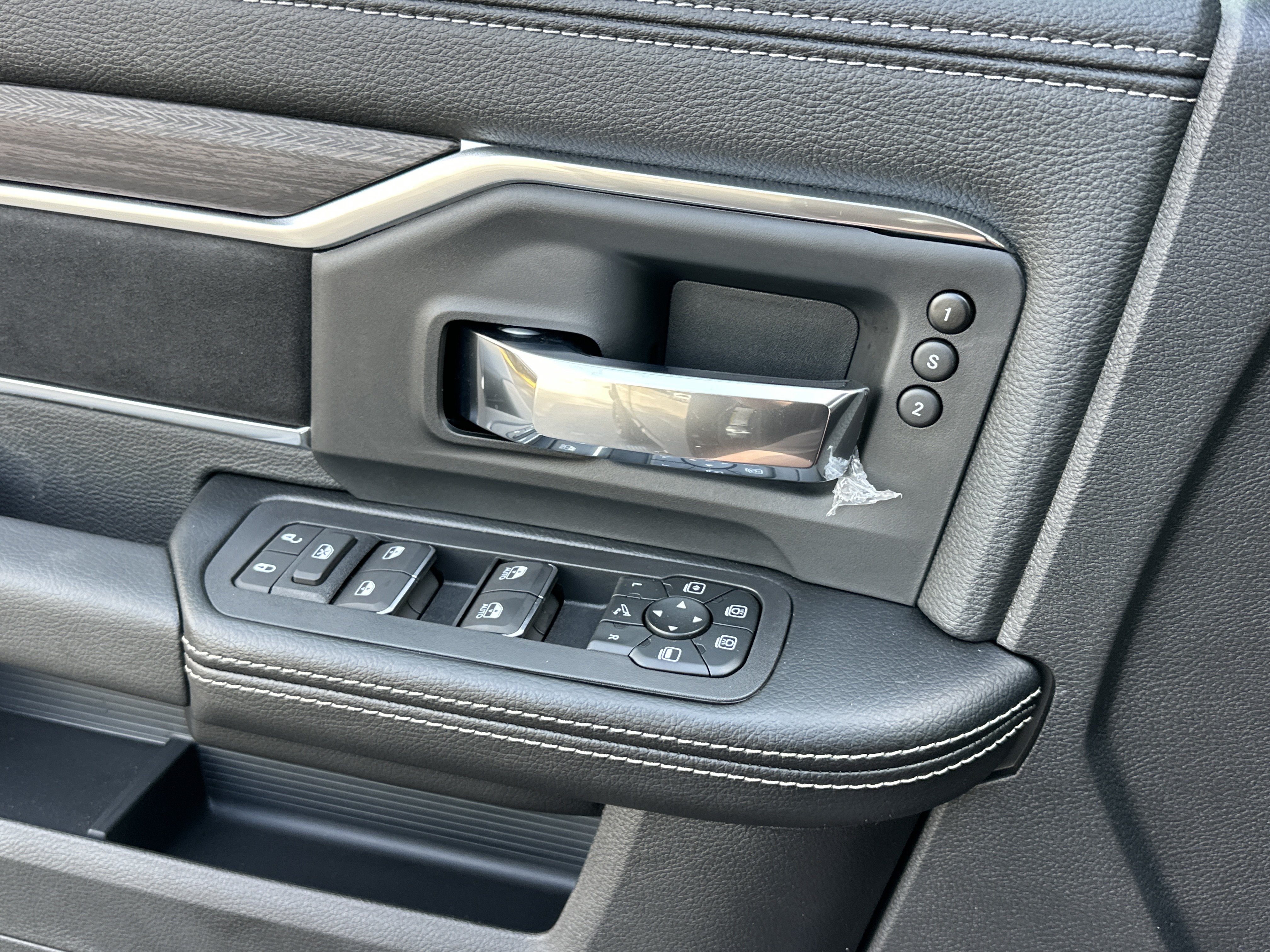 New 2027 RAM 2500 Laramie AWD/4WD image 14