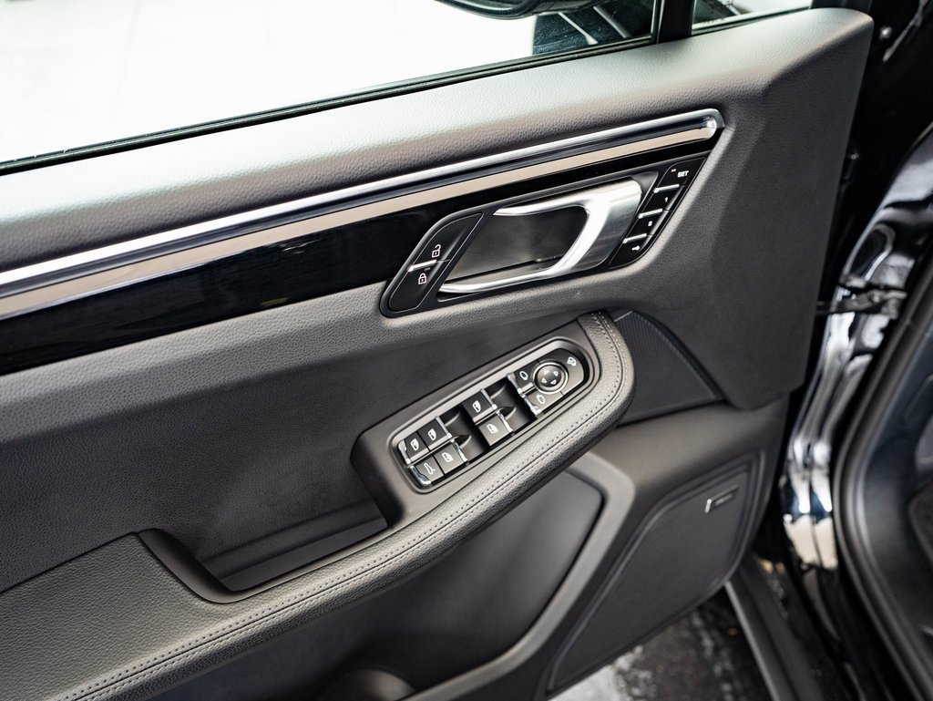 Certified 2024 Porsche Macan image 23