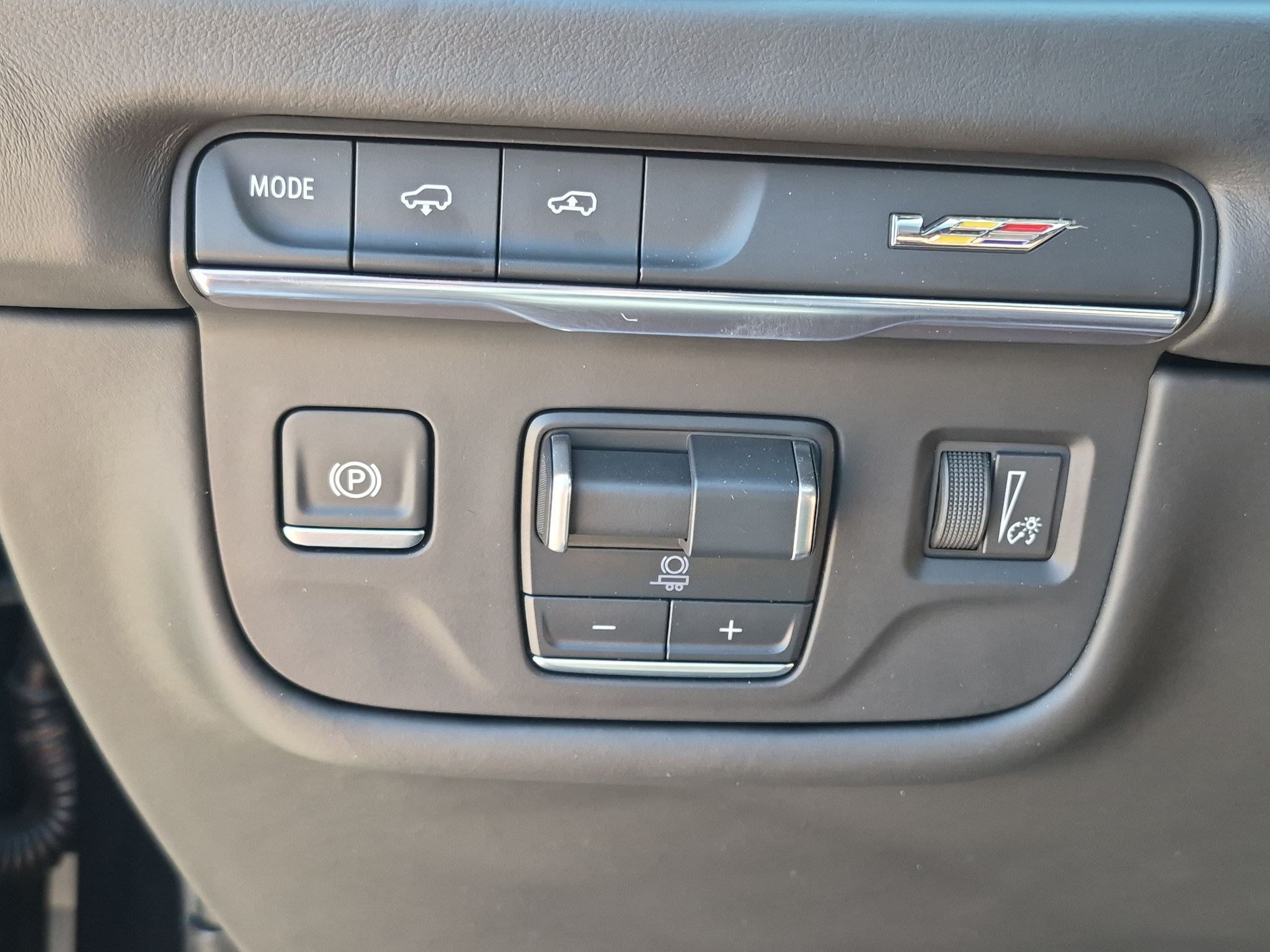 Certified 2025 Cadillac Escalade ESV V AWD/4WD image 29