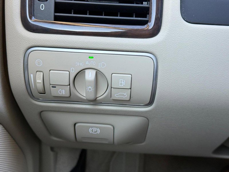 Used 2016 Volvo XC70 T5 Platinum w/ Protection Package image 19