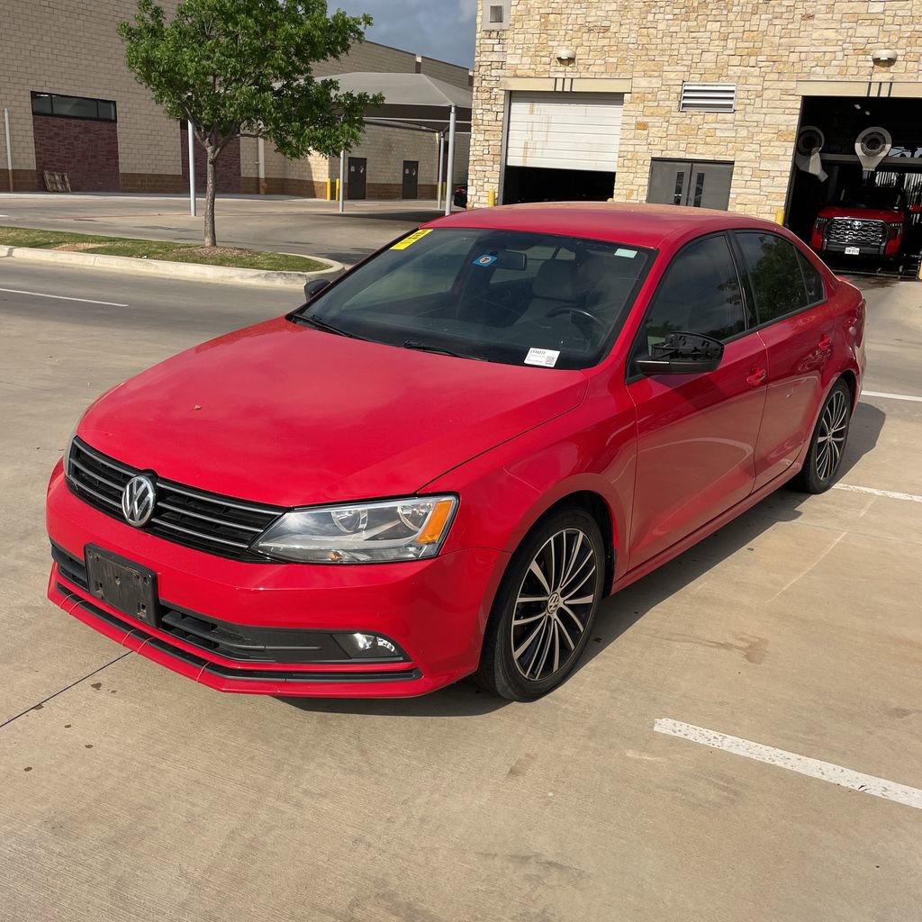 Used 2015 Volkswagen Jetta Sport image 1