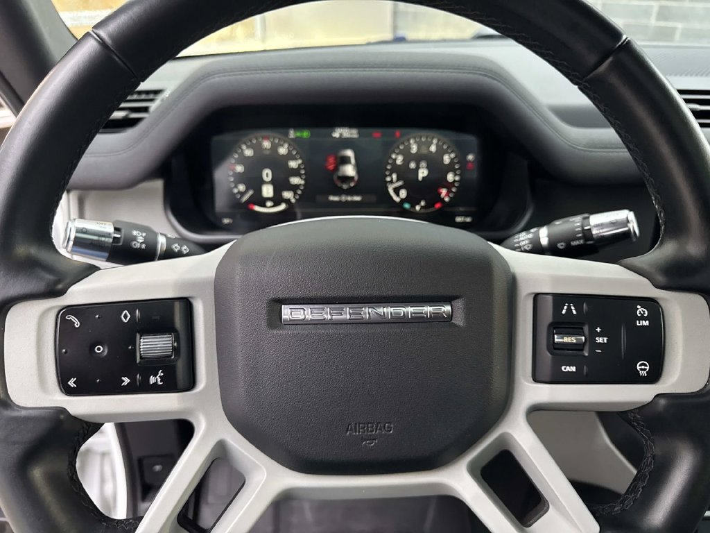 Used 2022 Land Rover Defender 110 X-Dynamic SE AWD/4WD image 28