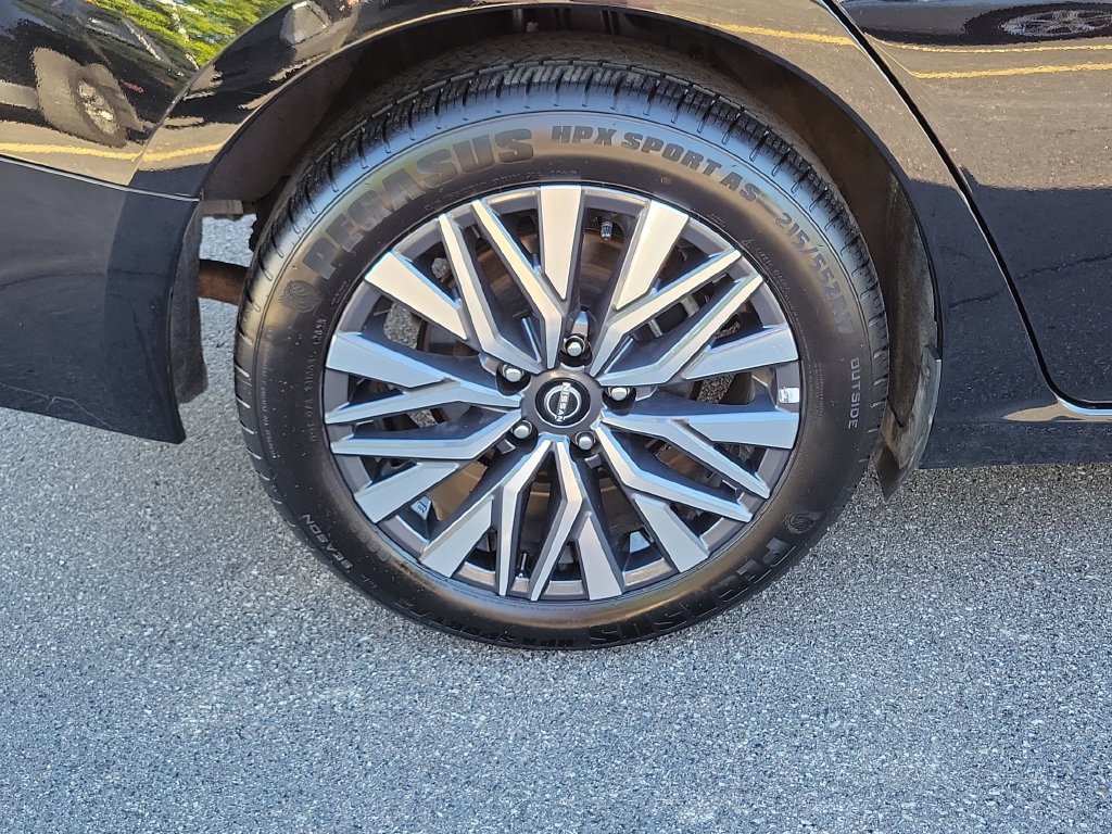 Used 2025 Nissan Altima 2.5 SV FWD image 7