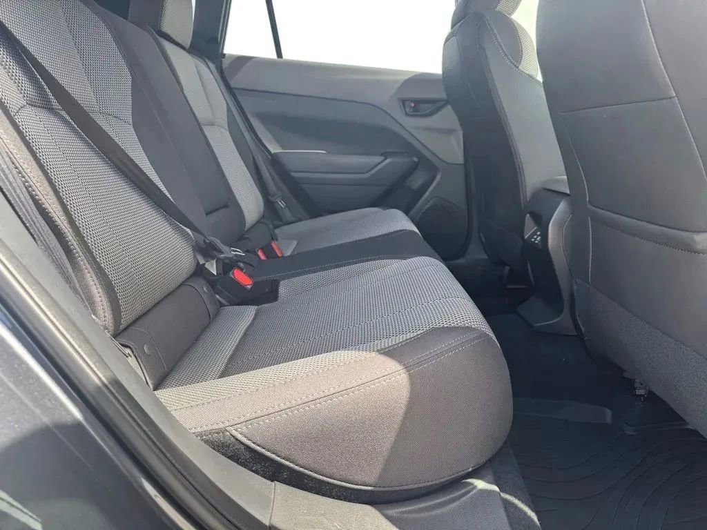 Used 2024 Subaru Crosstrek 2.0i Premium AWD/4WD image 16