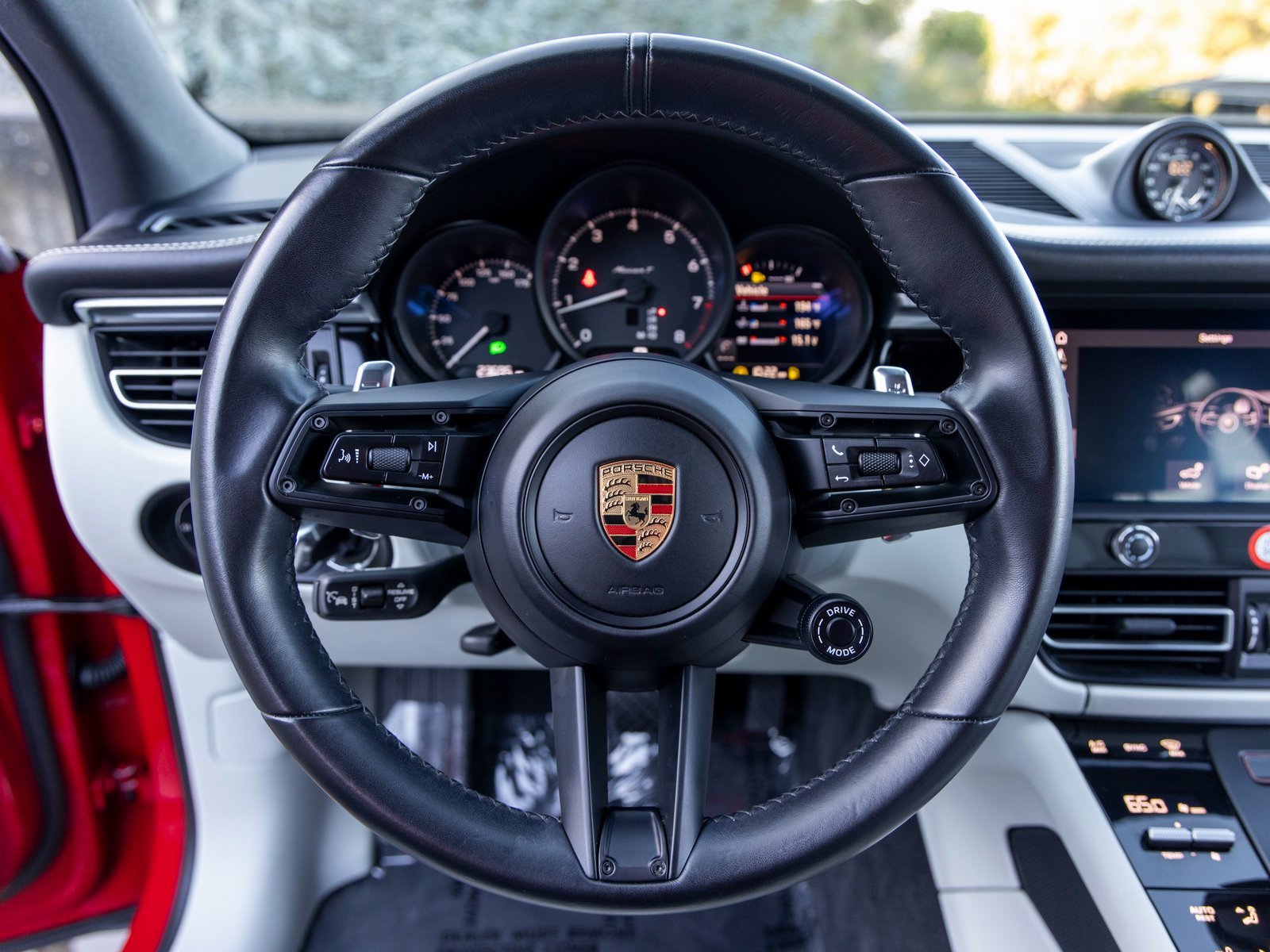 Certified 2024 Porsche Macan Turbo image 31