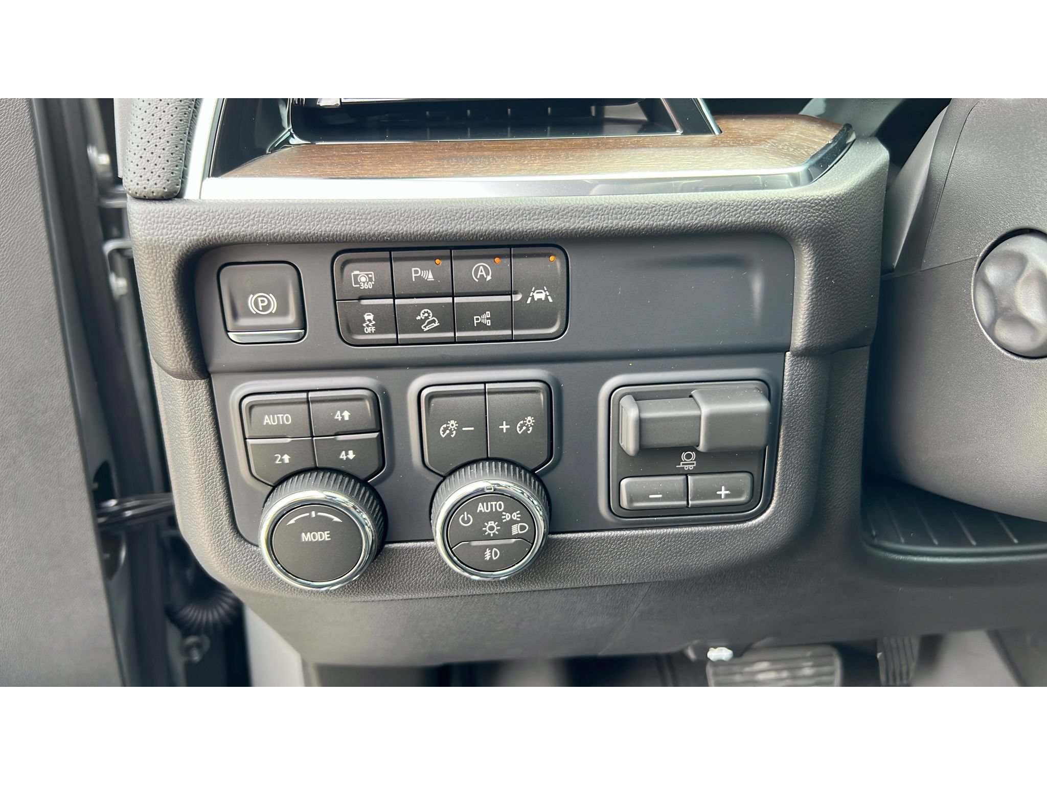 New 2027 Chevrolet Tahoe High Country w/ Sun And Tow Package AWD/4WD image 23