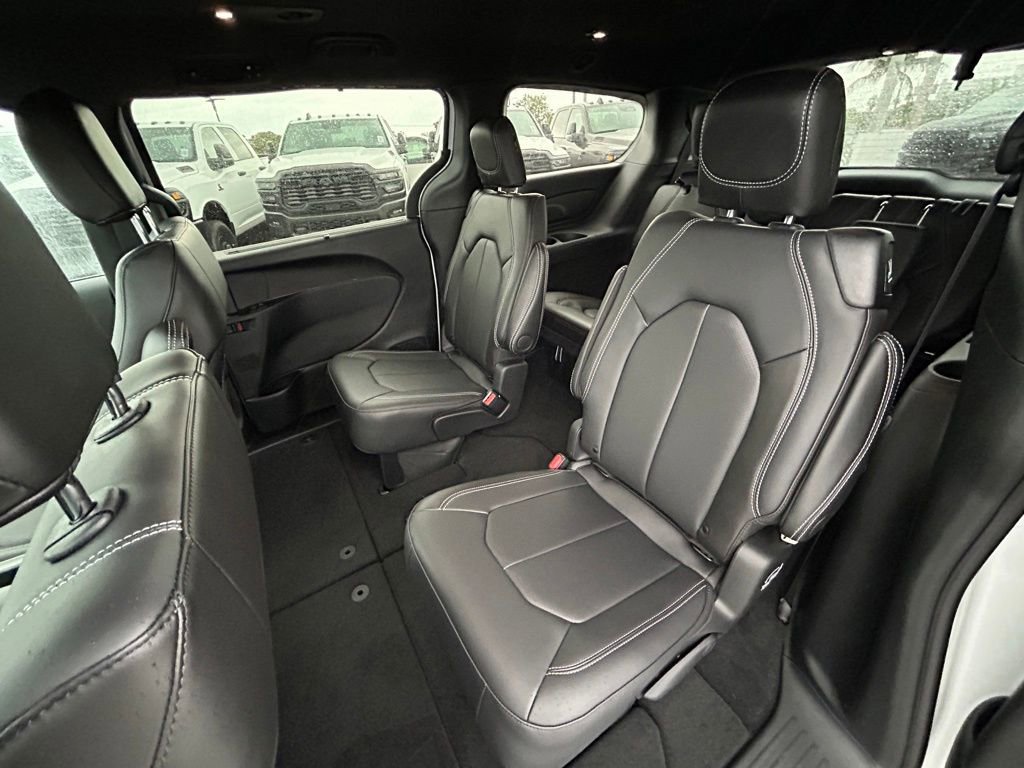 New 2026 Chrysler Pacifica Select image 31