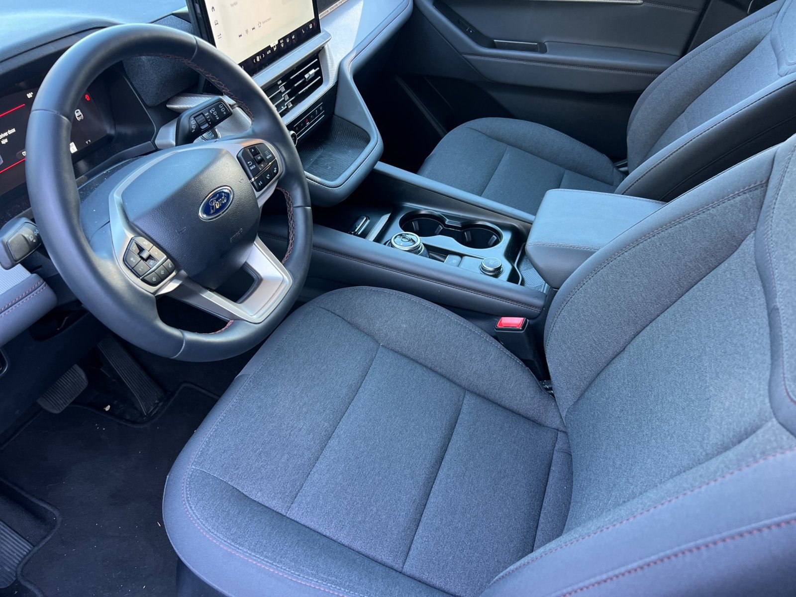 Used 2025 Ford Explorer Active RWD image 4