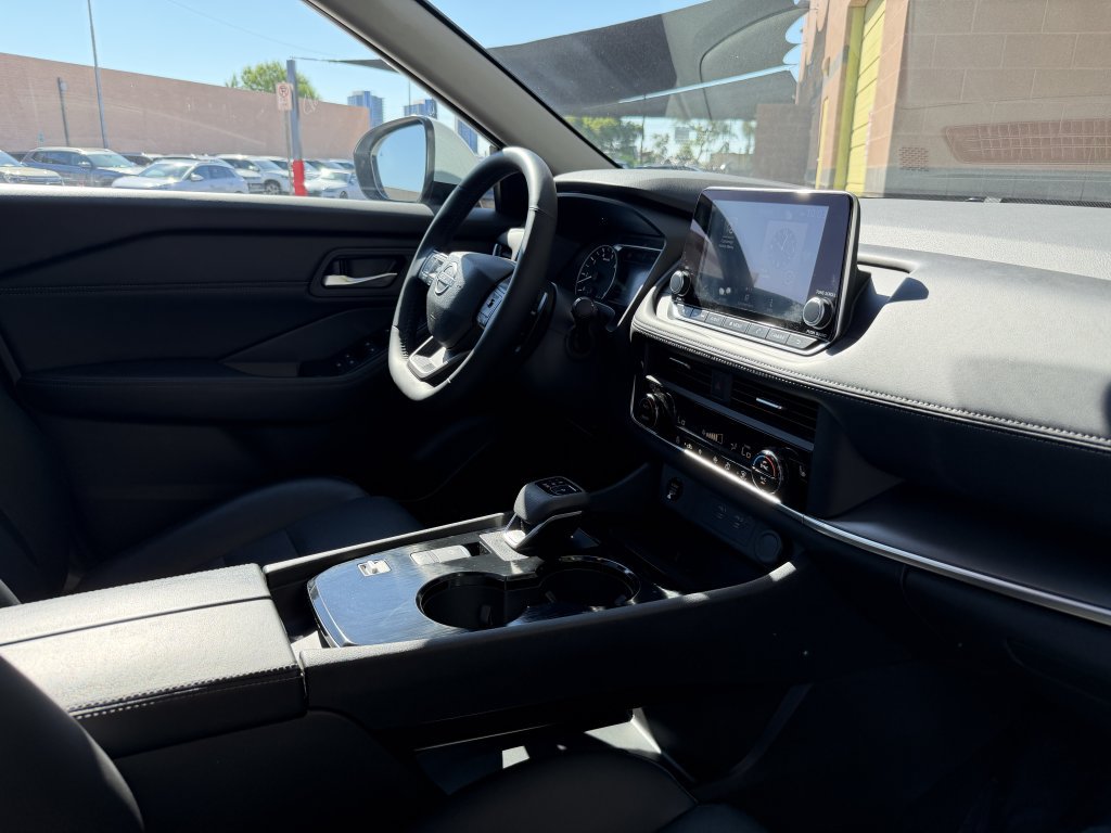 Used 2026 Nissan Rogue SV FWD image 40