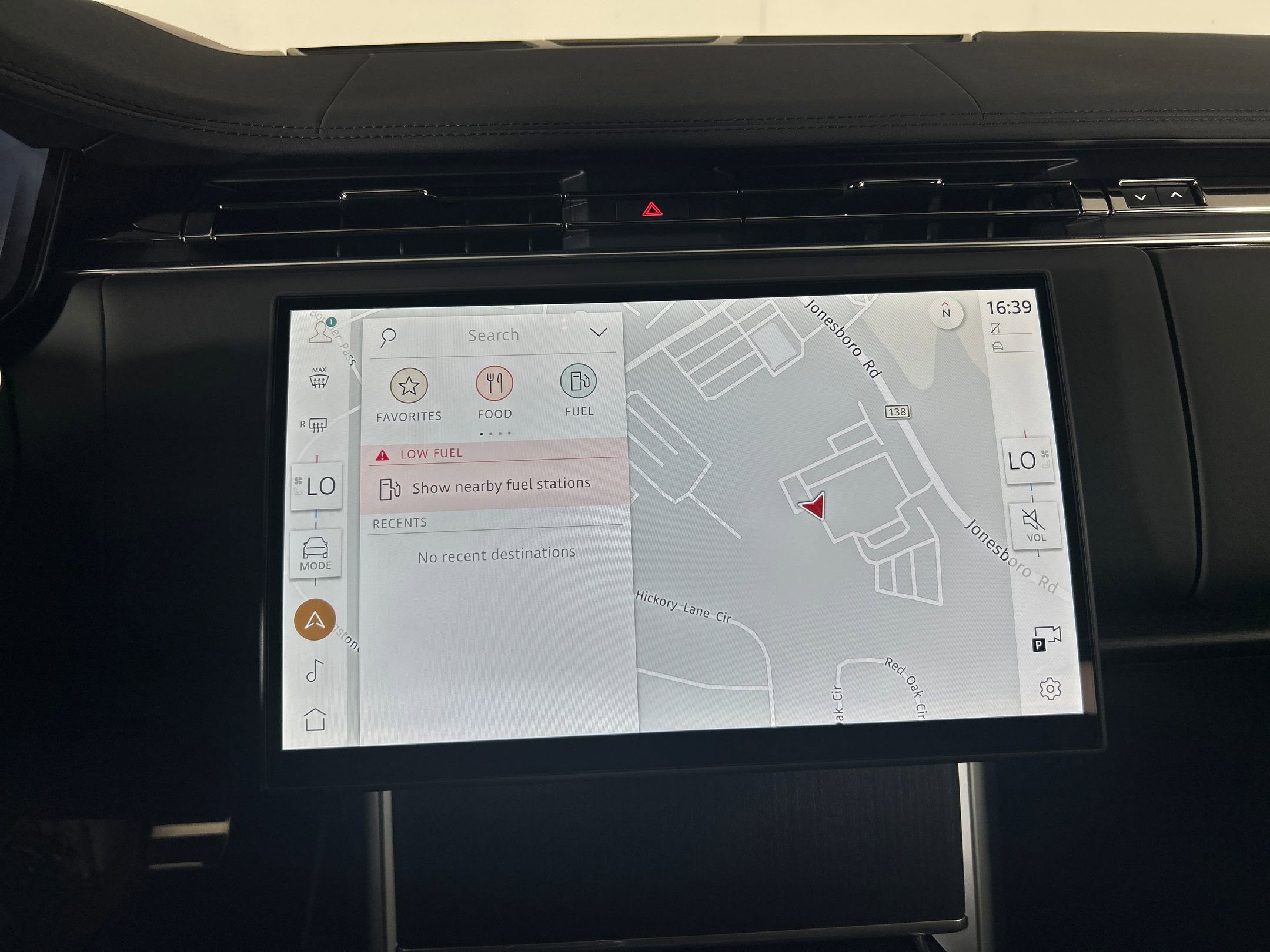 New 2025 Land Rover Range Rover Long Wheelbase SE image 26