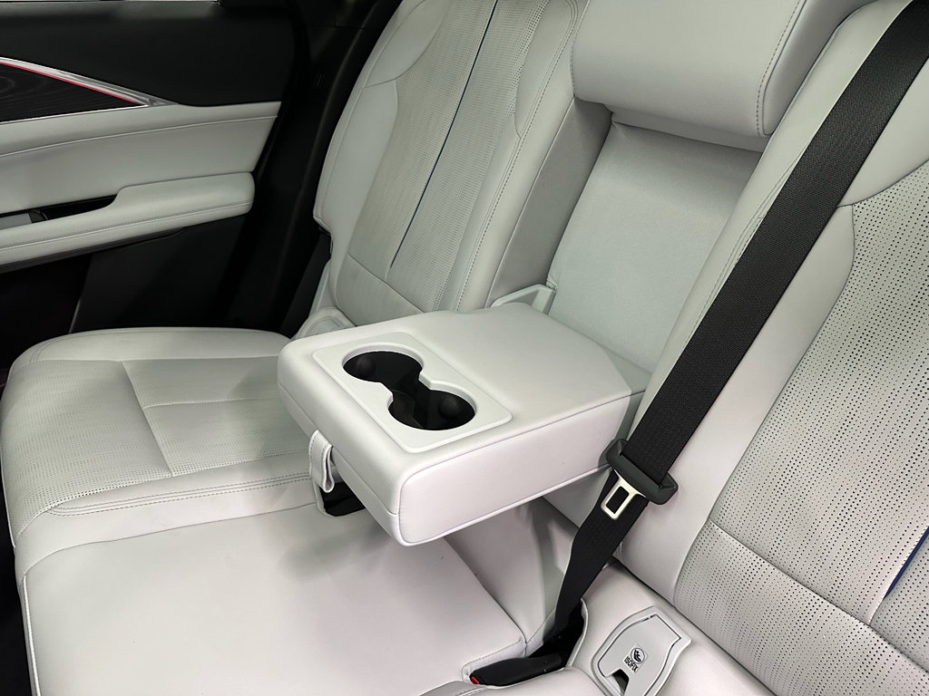 Used 2024 Cadillac Lyriq Luxury w/ LPO, Floor Liner Package image 34