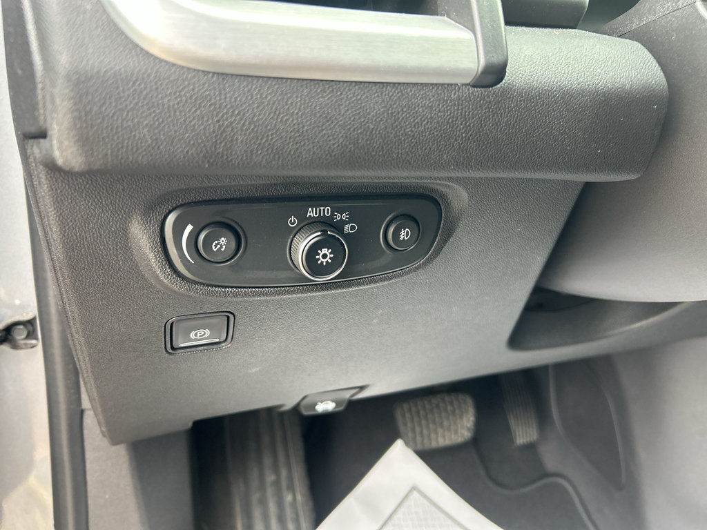 Used 2024 GMC Terrain SLT FWD image 27