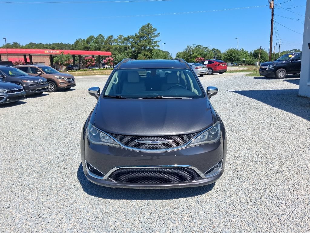 Used 2017 Chrysler Pacifica Limited w/ UConnect Theater Package FWD image 24