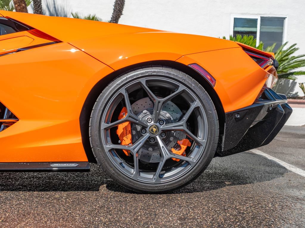 Used 2025 Lamborghini Revuelto AWD/4WD image 23