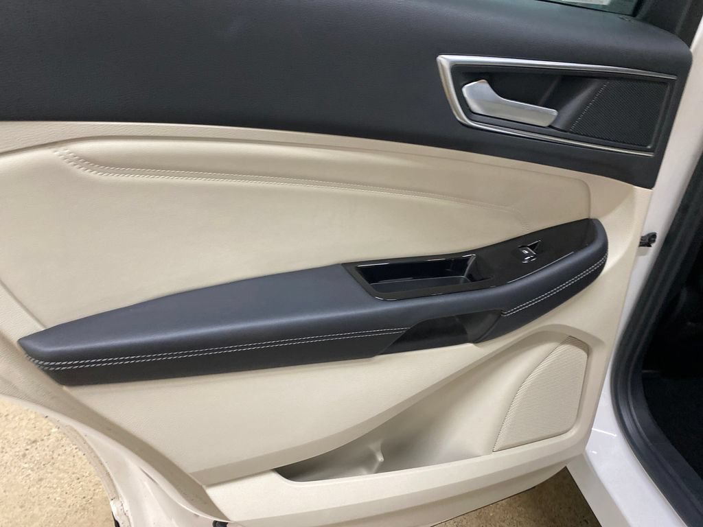 Used 2017 Ford Edge Titanium w/ Equipment Group 301A AWD/4WD image 15