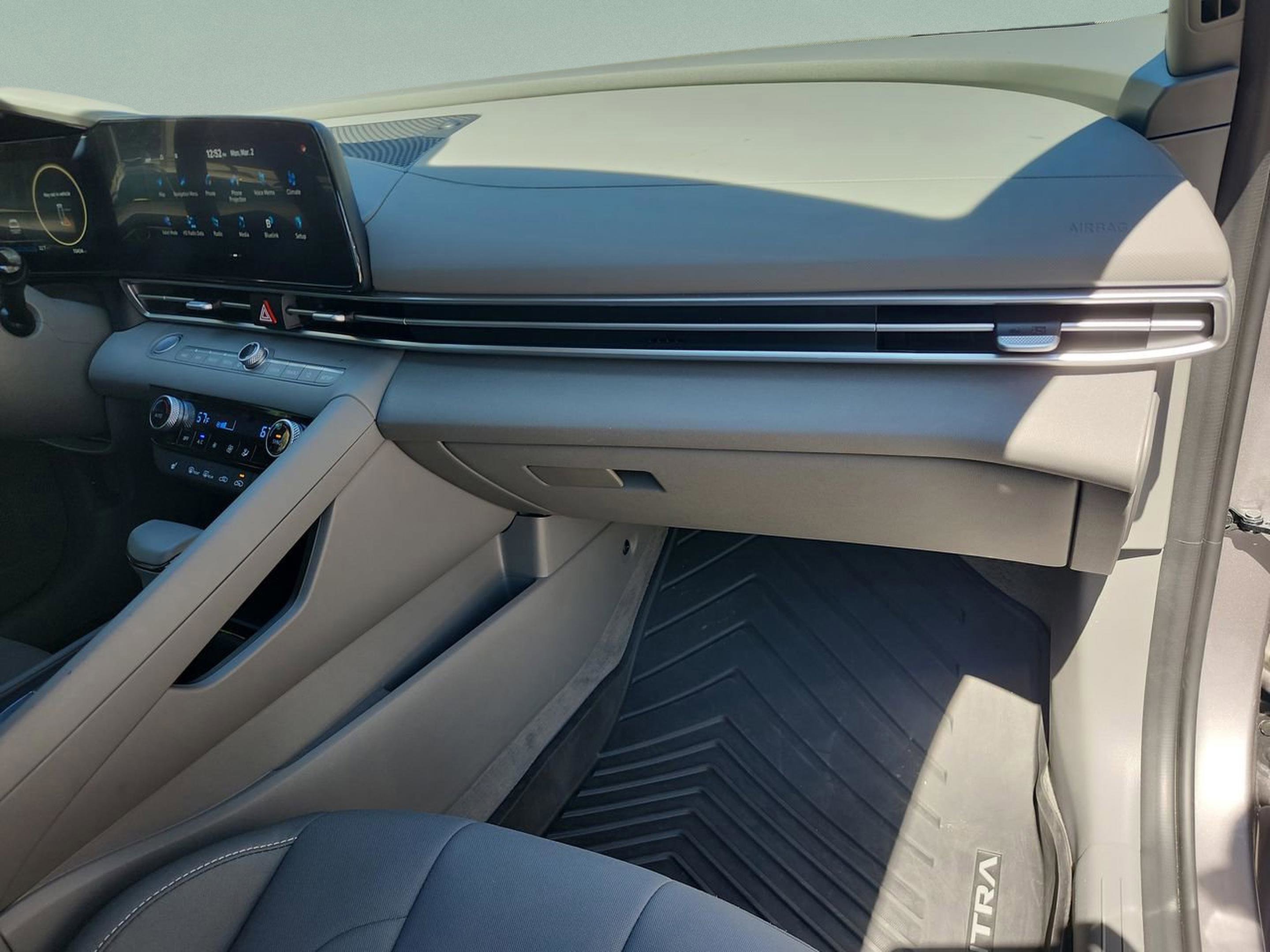 Used 2023 Hyundai Elantra SEL w/ Convenience Package image 17