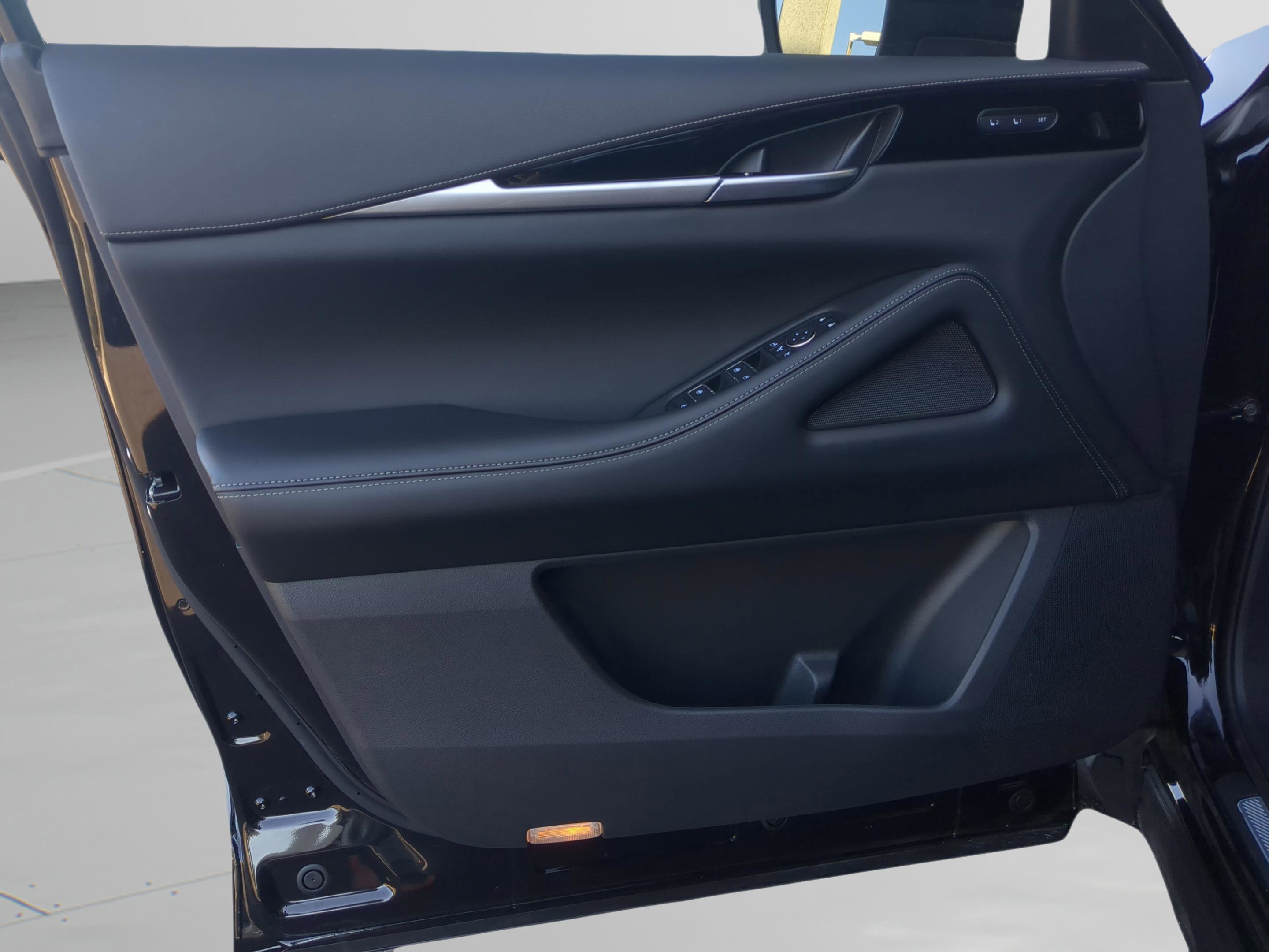 Used 2025 INFINITI QX60 Pure w/ Cargo Package image 24