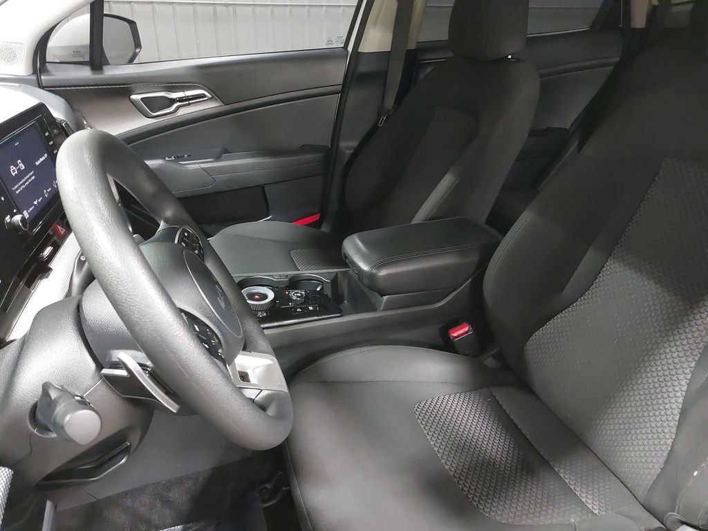 Used 2023 Kia Sportage LX image 14
